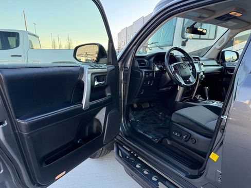 Used 2019 Toyota 4Runner SR5 AWD/4WD image 15