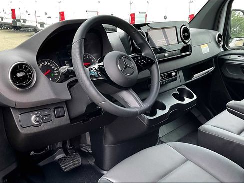 New 2025 Mercedes-Benz Sprinter 2500 image 10