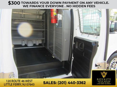 Used 2015 GMC Savana 2500 image 38