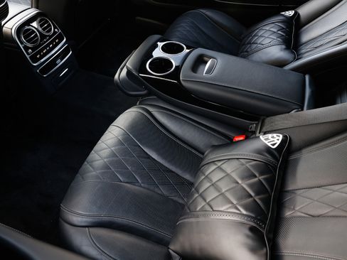 Used 2017 Mercedes-Benz Maybach S 550 4MATIC image 12