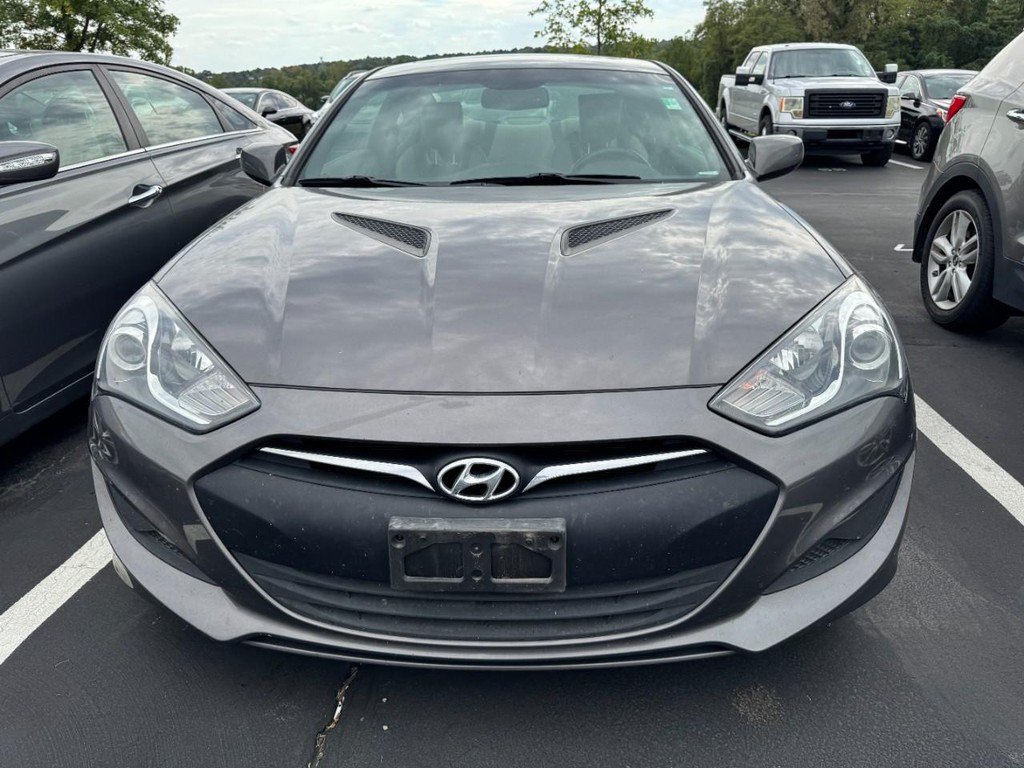 Used 2013 Hyundai Genesis 2.0T RWD image 2