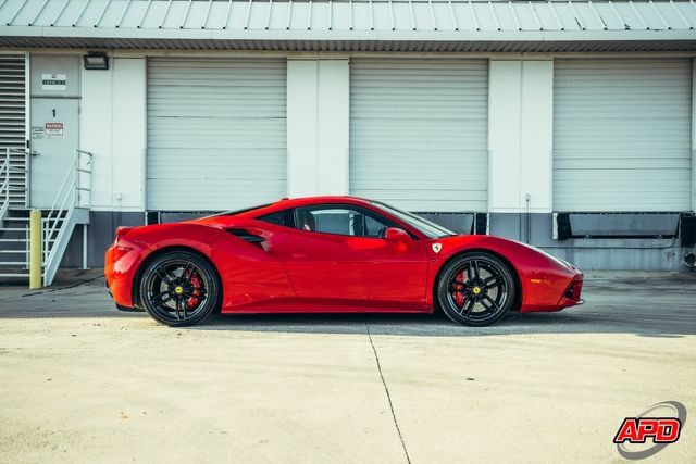 Used 2018 Ferrari 488 GTB RWD image 17