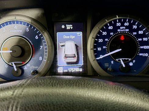 Used 2016 Toyota Sienna XLE image 12