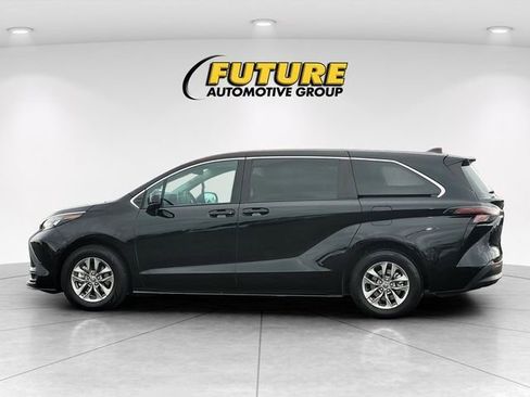 Certified 2024 Toyota Sienna LE image 9