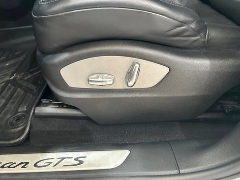 Used 2017 Porsche Macan GTS AWD/4WD image 44