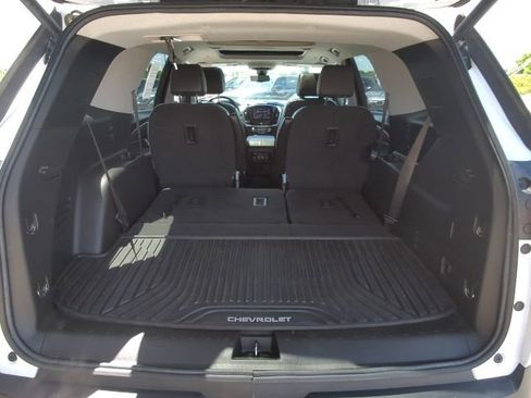 Used 2021 Chevrolet Traverse RS AWD/4WD image 38