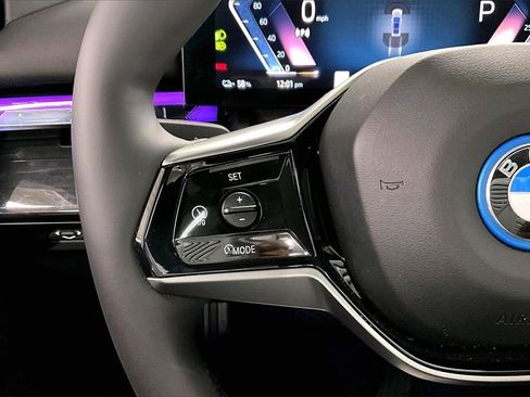 Used 2025 BMW i5 xDrive40 w/ Premium Package image 11