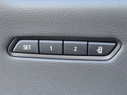 Used 2025 Cadillac XT6 Premium Luxury image 33