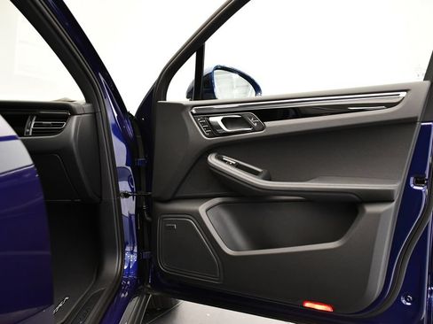 Certified 2026 Porsche Macan AWD/4WD image 47