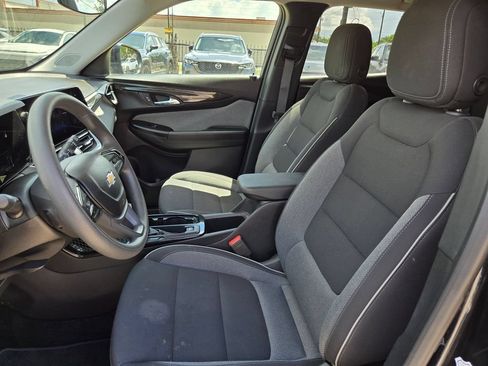 Used 2025 Chevrolet TrailBlazer LT AWD/4WD image 23