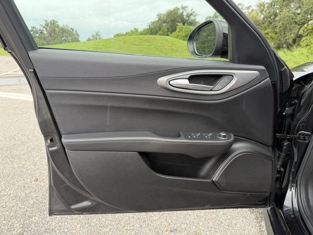 Used 2024 Alfa Romeo Giulia Veloce RWD image 10