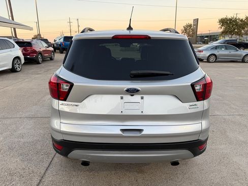 Used 2019 Ford Escape SEL image 6