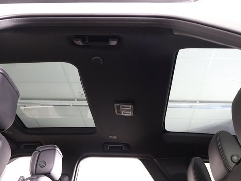 Used 2023 Land Rover Discovery S R-Dynamic image 26