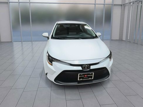 Used 2025 Toyota Corolla LE FWD image 3