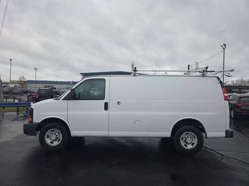 Used 2014 Chevrolet Express 2500 image 2