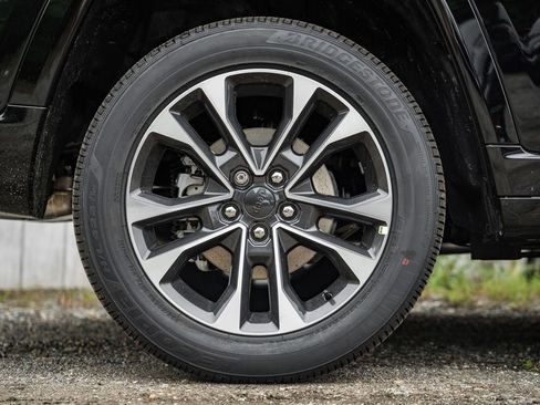 New 2025 Jeep Grand Cherokee Overland w/ Adv Protech Group III AWD/4WD image 18