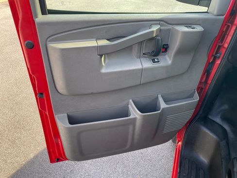 Used 2017 Chevrolet Express 3500 LS RWD image 8