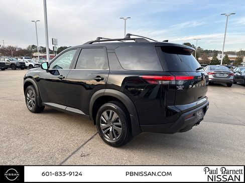 New 2025 Nissan Pathfinder SV w/ SV Premium Package image 13