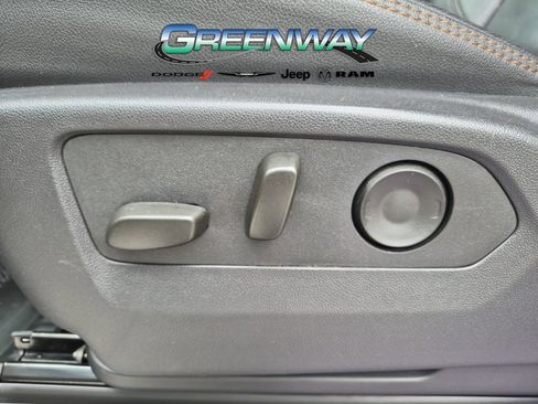 Used 2025 GMC Sierra 2500 AT4 w/ AT4 Premium Plus Package AWD/4WD image 18