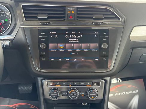 Used 2021 Volkswagen Tiguan SE w/ Panoramic Sunroof Package AWD/4WD image 23