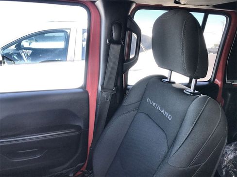 Used 2020 Jeep Gladiator Overland image 23