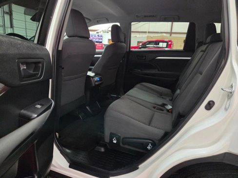 Used 2019 Toyota Highlander LE image 64