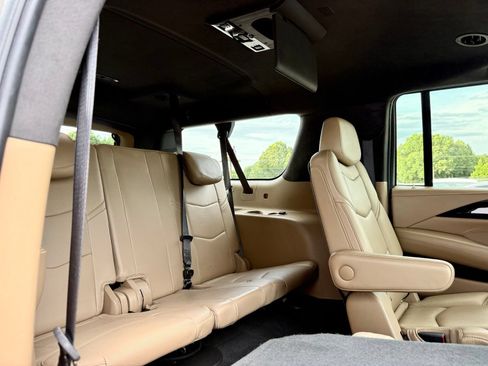 Used 2018 Cadillac Escalade ESV Platinum AWD/4WD image 26