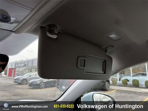 Certified 2025 Volkswagen Taos SE w/ Panoramic Sunroof Package image 33