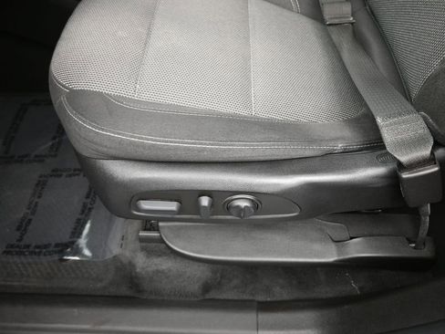 Used 2023 Chevrolet Traverse LT image 15