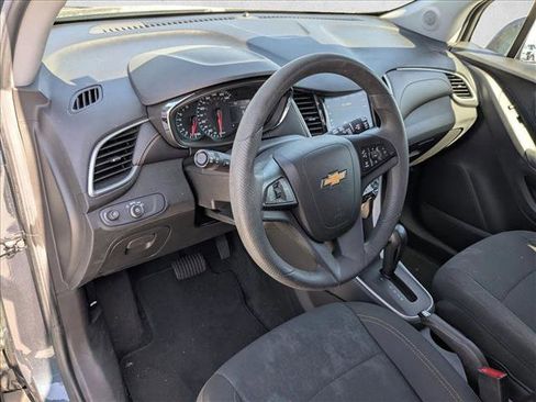 Used 2022 Chevrolet Trax LS w/ Tint and Cruise Package AWD/4WD image 9