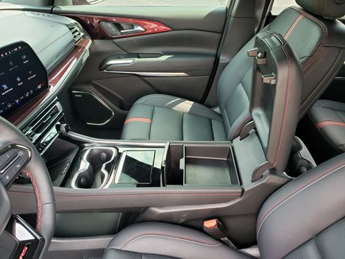 Used 2024 Chevrolet Traverse RS w/ LPO, Floor Liner Package FWD image 28