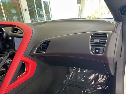 Used 2015 Chevrolet Corvette Z06 w/ 3LZ Preferred Equipment Group image 22