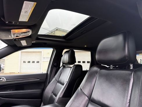 Used 2022 Jeep Grand Cherokee Limited image 23