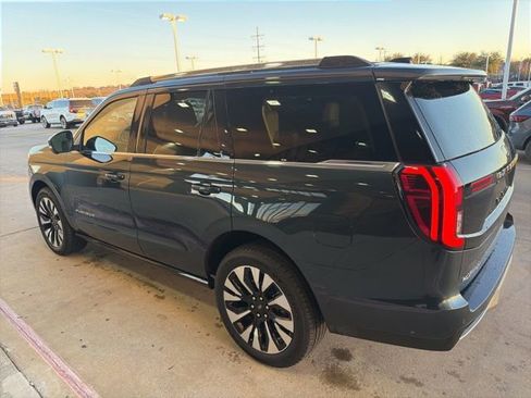 Used 2025 Ford Expedition Platinum w/ Driver's Package image 5