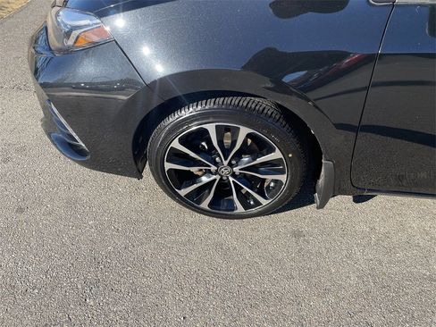 Used 2017 Toyota Corolla SE image 9
