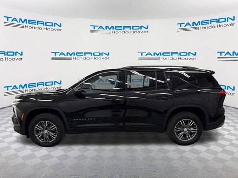Used 2025 Chevrolet Traverse LT w/ Driver Confidence Package FWD image 2