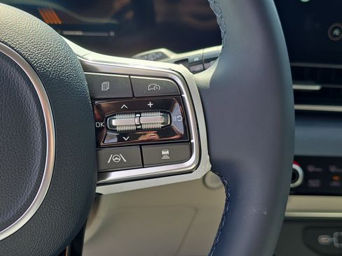 New 2026 Kia Carnival EX FWD image 33