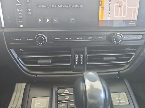 Used 2021 Porsche Macan image 25