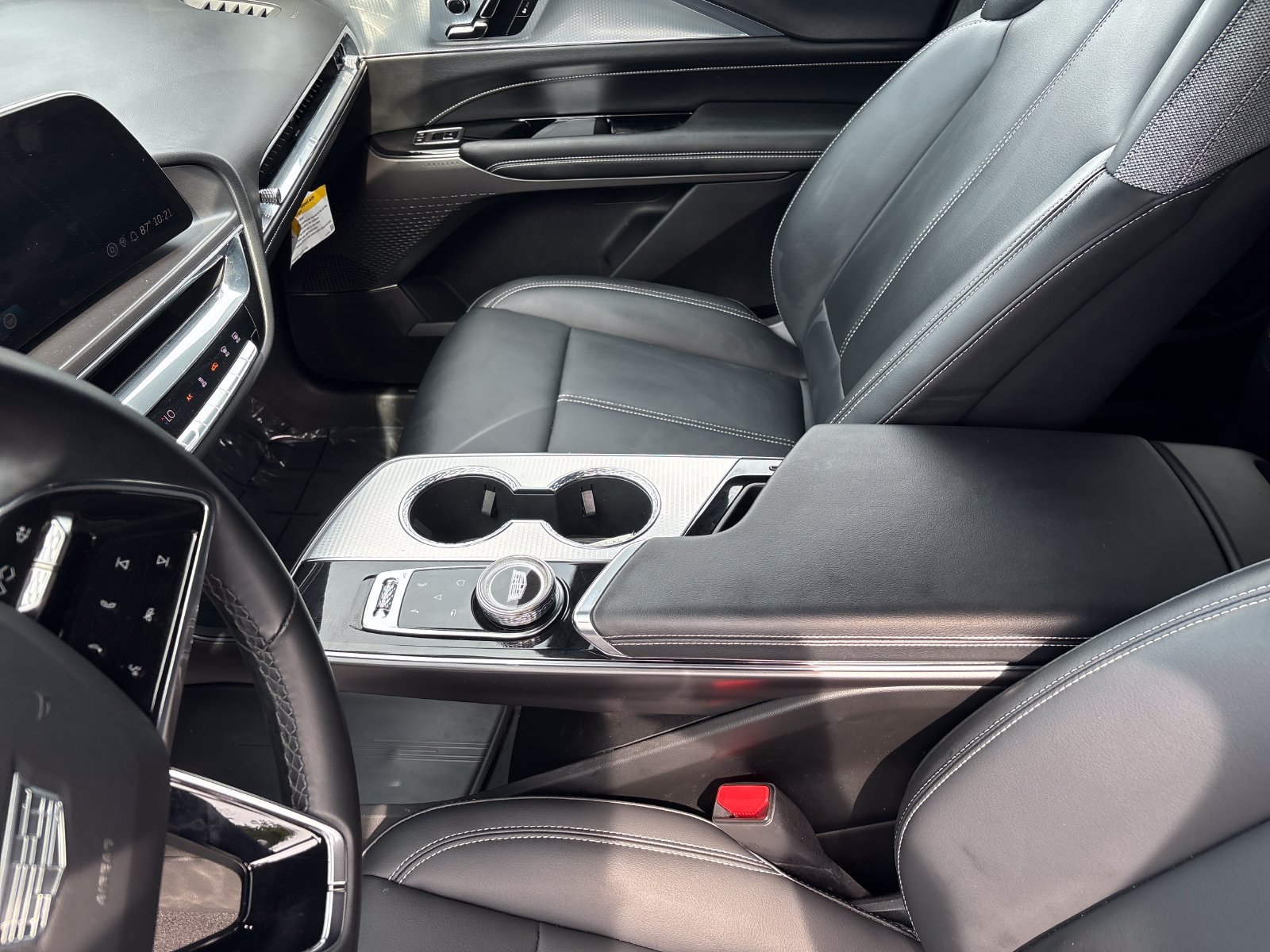 Used 2024 Cadillac Lyriq Tech RWD image 39