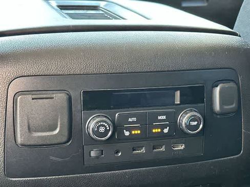 Used 2017 GMC Yukon XL SLT w/ Premium Edition image 18