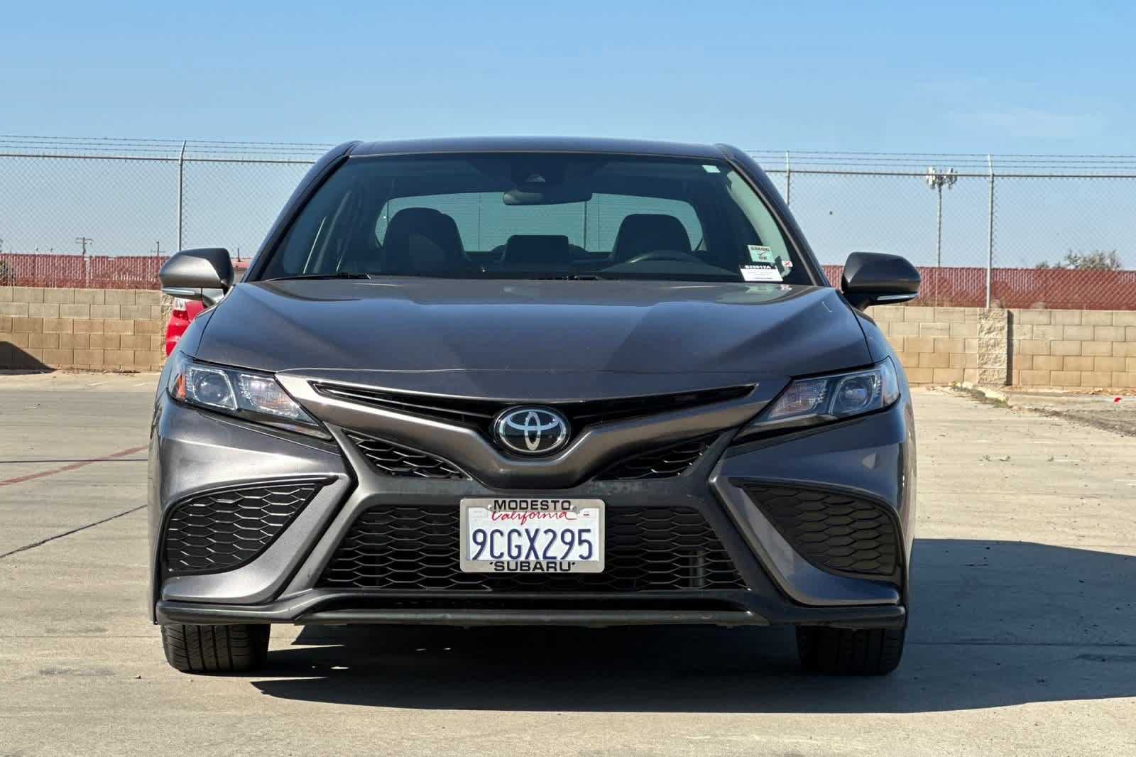 Used 2022 Toyota Camry SE w/ Carpet Mat Package (TMS) FWD image 8