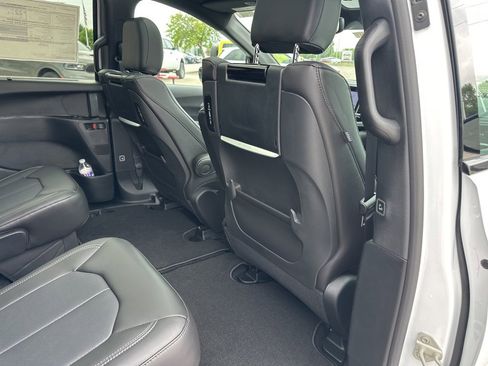 New 2026 Chrysler Pacifica Select image 44