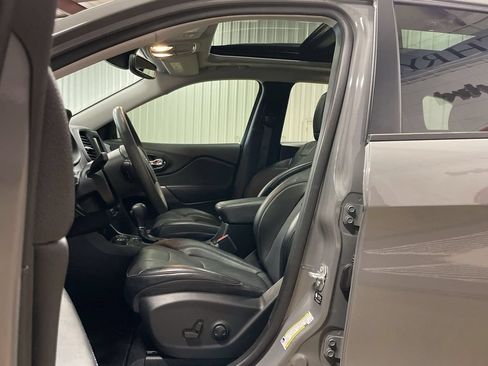 Used 2022 Jeep Cherokee Latitude Lux w/ Sun & Sound Group AWD/4WD image 14