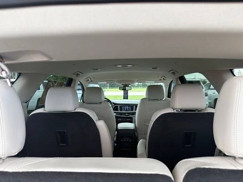 Used 2023 Buick Enclave Essence FWD image 35