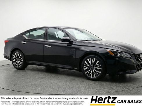 Used 2025 Nissan Altima 2.5 SV FWD image 1