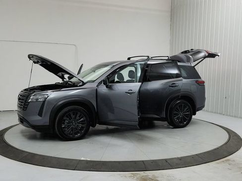 New 2026 Nissan Pathfinder SL w/ SL Premium Package FWD image 11