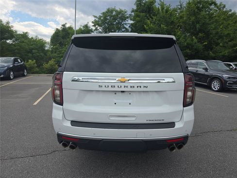 Used 2022 Chevrolet Suburban Premier AWD/4WD image 4