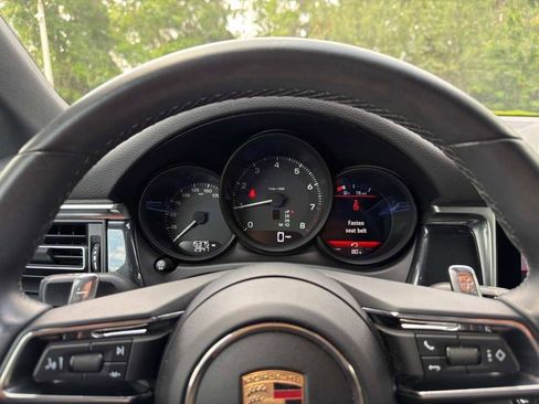 Certified 2024 Porsche Macan AWD/4WD image 11