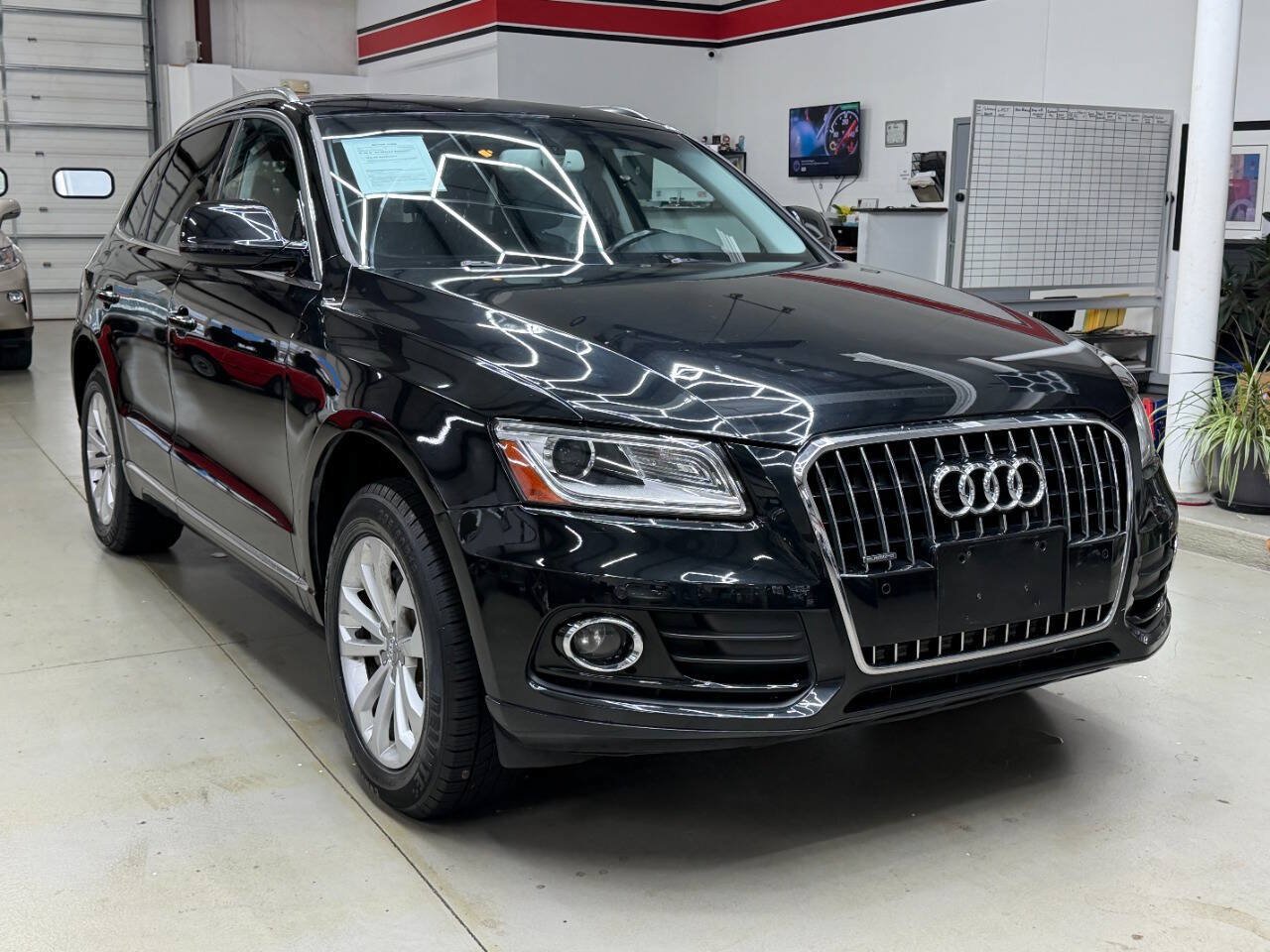 Used 2016 Audi Q5 2.0T Premium Plus w/ Technology Package AWD/4WD image 1