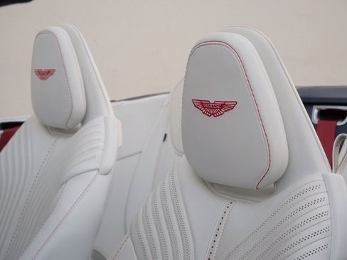 Used 2023 Aston Martin DB11 Volante image 5